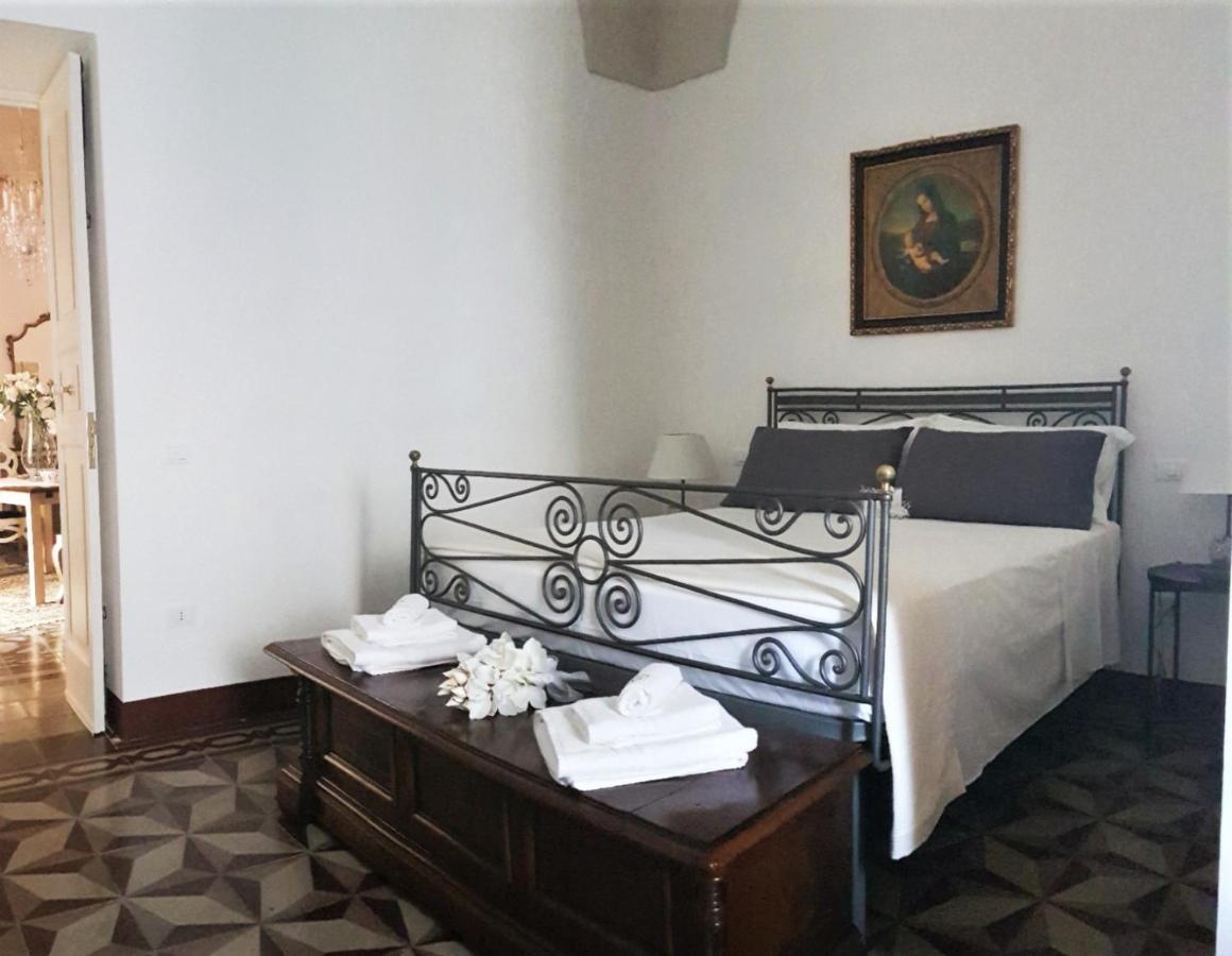 Palazzo Megha Suite & Breakfast Palmariggi 外观 照片